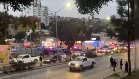 Acribillan a conductor en Tijuana cuando hacía fila para cruzar a EU