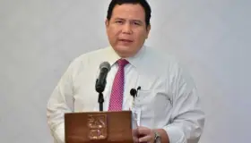 Inhabilitan a 52 funcionarios públicos del gobierno pasado