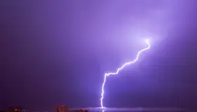 Advierten por uso del celular durante tormenta eléctrica