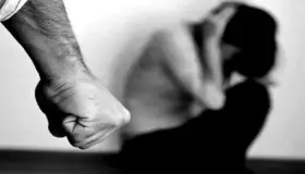 Termina golpeada por no intimar con su pareja