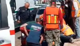 Huye conductor al impactar a ciclista