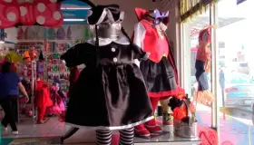 Repuntan ventas de disfraces por festividades