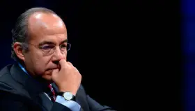 Investigan al expresidente Calderón por tráfico de armas