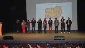 Imparten conferencia sobre uso seguro del internet