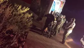 Localizan a migrantes en camión de mudanza