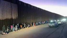 Detienen a más de 100 migrantes