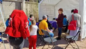 Acercan servicios de salud residentes del Represo