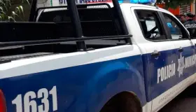 Hacen boquete en vivienda para saquearla