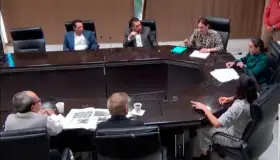 Taxistas piden regulación de servicio por aplicaciones