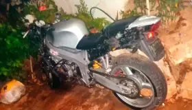 Localizan moto en estado de abandono