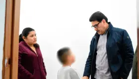 Rescatan a niño migrante en el monte