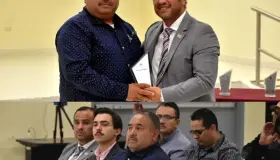 Distinguen a Comisario de Nogales con reconocimiento