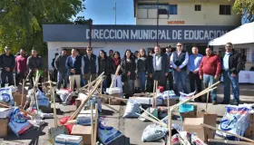 Entrega Juan Gim apoyos a 46 escuelas