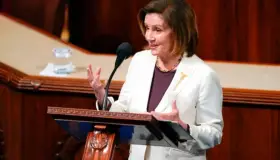 Abandona Nancy Pelosi liderazgo de los demócratas en la Cámara de Representantes de EU