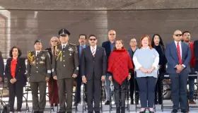 Disfrutan nogalenses del desfile de la Revolución Mexicana