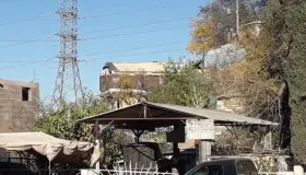 Cumplen última voluntad de mujer y la entierran en su casa