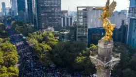 Así se ve la marcha de AMLO sobre Reforma hacia el Zócalo de CdMx