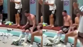 Causa Messi controversia por supuestamente patear playera del Tri