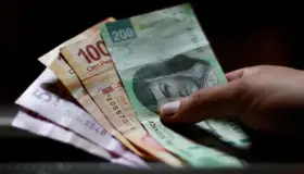 Anuncia AMLO alza al salario mínimo