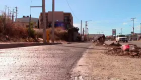 Rehabilitan asfalto en Bulevar 2000