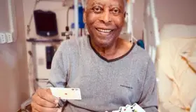 Mejora Pelé de infección respitaroria; sigue hospitalizado