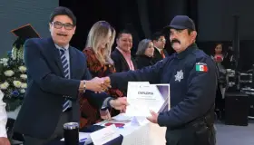 Gradúan 112 policías de preparatoria