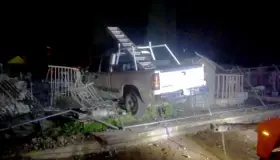 Choca contra tumbas en panteón Nacional