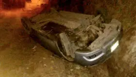 Localizan hombre sin vida tras volcamiento vehicular