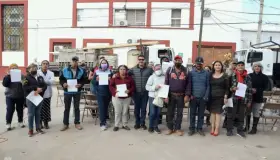 Reciben familias material para construcción