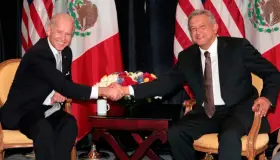 Por “amistad”, López Obrador pide a Biden aterrizar en el AIFA