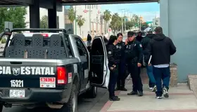 Arrestan a “coyotes” en el Centro de Gobierno