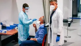 El mundo enfrenta en orden disperso la nueva ola de covid en China