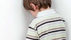 Madre quema manos de su hijo por portarse mal