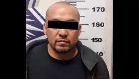 Pide gasolina y la paga con “puñetazos”