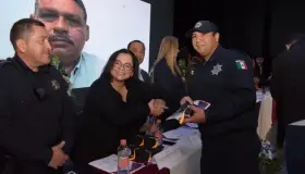 Apoyarán a policías de Nogales a concluir estudios universitarios