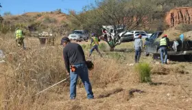 Retiran maleza y basura cerca del Pima II