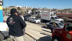 Sufren descarga eléctrica al colocar un anuncio