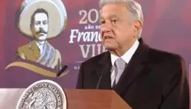 Escuelas se tienen que democratizar lo más que se pueda: AMLO