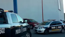 Roban dos comercios por separado