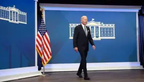 Registra FBI casa de playa de Biden tras hallazgo de documentos clasificados de EU