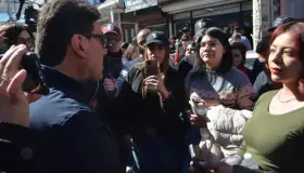 Acuden estudiantes de UTN a manifestarse al Ayuntamiento