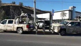 Detiene Sedena vehículo con armas, tripulantes se dan a la fuga