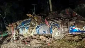 Deja más de 30 muertos choque de autobús con migrantes en Panamá