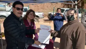 Entrega Promotora Inmobiliaria 5 escrituras de propiedad a familias