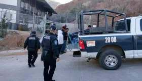 Apoya agrupación de Proximidad Social en limpieza de escuela