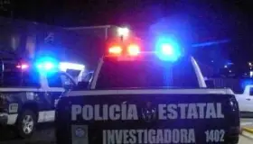 Roban vehículo dentro de estacionamiento del Nogales Mall