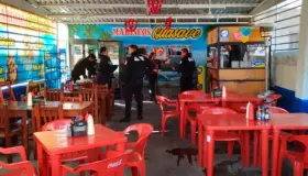 Entregan información preventiva a comerciantes