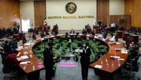 Apoya AMLO que una mujer presida el INE