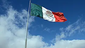 Celebra México el Día de la Bandera Mexicana