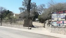 Balean vivienda en la madrugada; resulta una persona herida